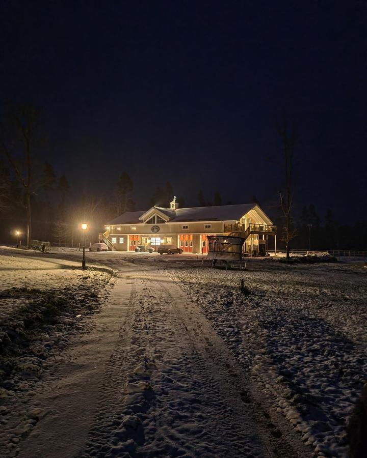Mysig Laegenhet Med Oeppen Planloesning Pa Haestgard. Villa Ljung ภายนอก รูปภาพ